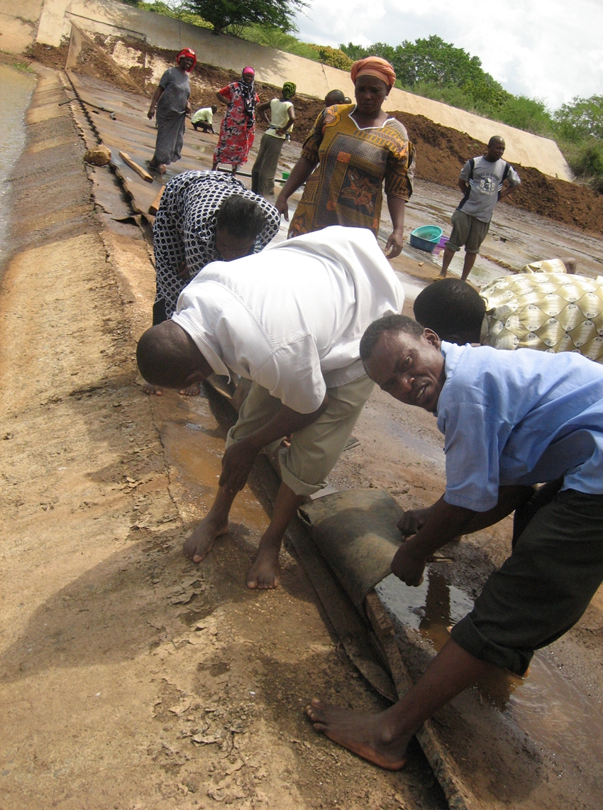 The first rubber dam in Africa by an internationally renowned foreign company in 1997, it happened bursting in 2007 and was beyond repair. It was reinstalled and commissioning by Beijing IWHR Corporation in February 2, 2010, it have been put into operation now. The length of Dam is 49.5m; the height of Dam is 2.25m.