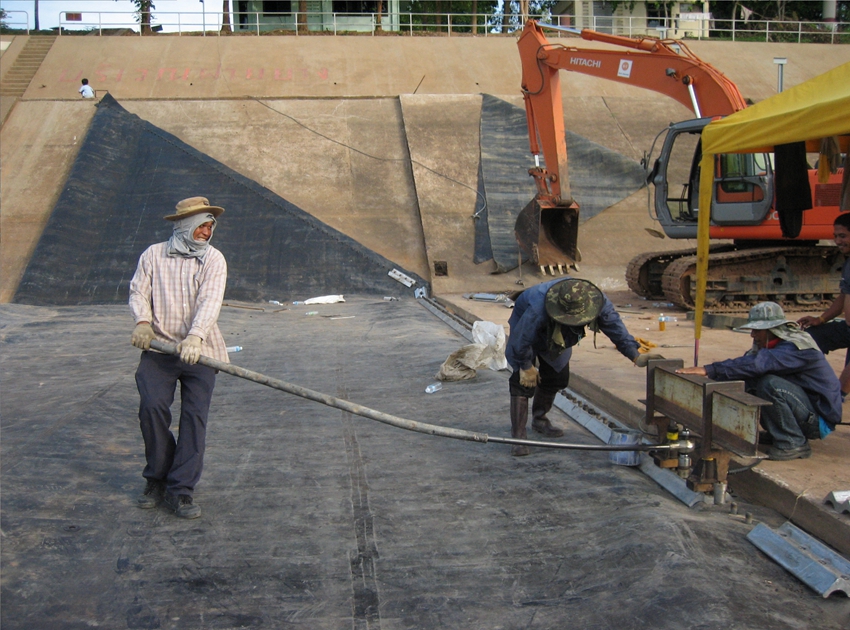 Rubber Dam Construction on Site