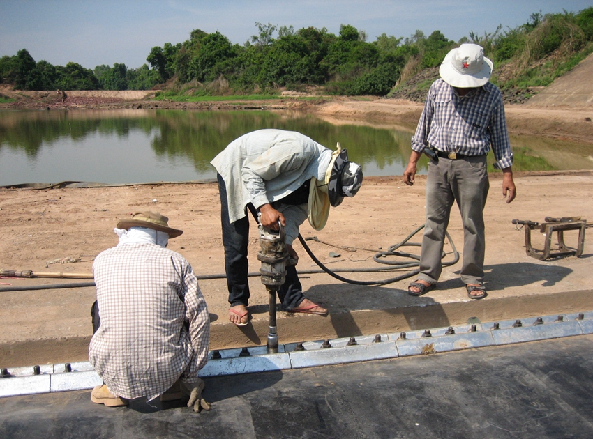 Rubber Dam Construction on Site