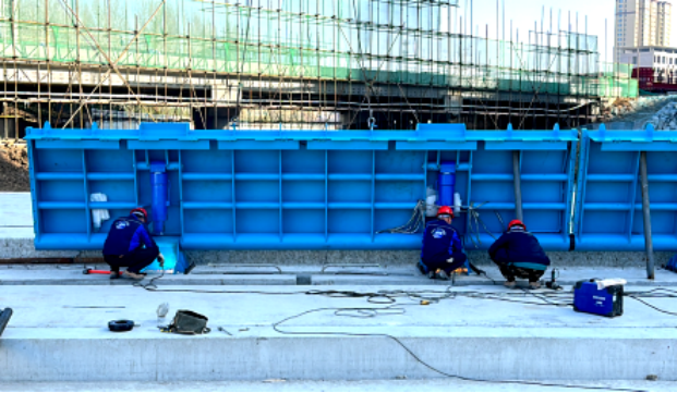 Hydraulic elevator dam