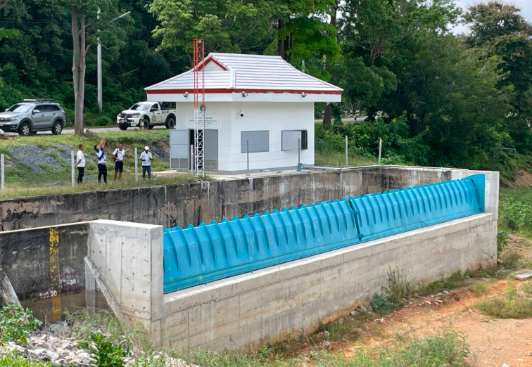 Hydraulic weirs