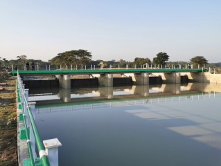How Sluice Gates Control Water Flow in Canals and Rivers