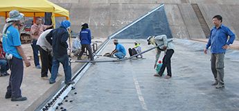 This rubber dam with L=93m, H=4.15m in Thailand, built originally by an oversea company, was rebuilt by BIC on March 9th, 2009 since it was damaged after running for four years only.