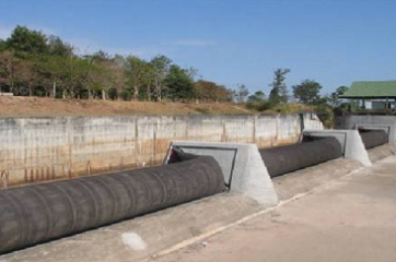 Water Inflated Flood Barriers for Multiple Temporary Uses