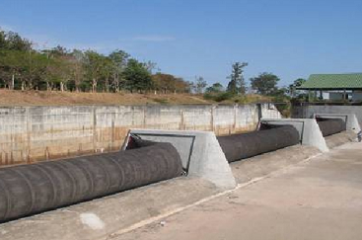 How to Choose Between Air-filled and Water-filled Inflatable Dams for Flood Scenarios